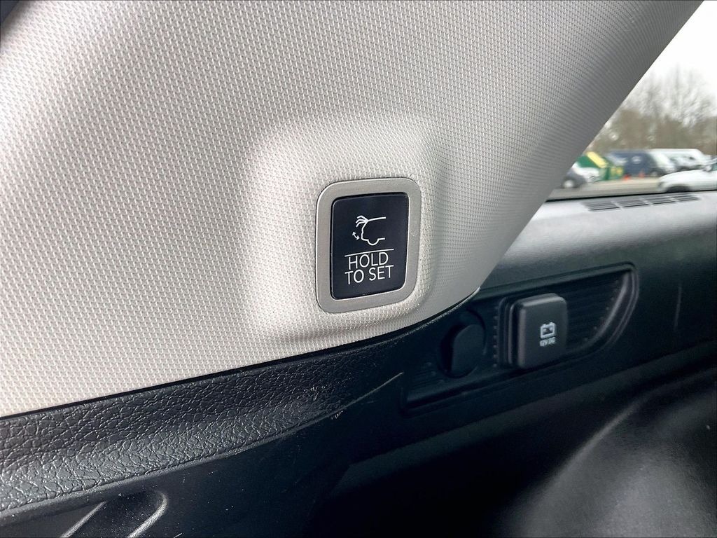 2022 Jeep Grand Cherokee — photo 35