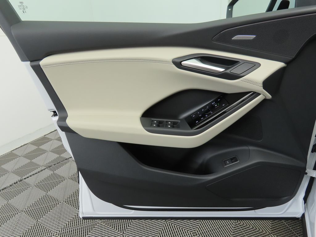 2025 Audi Q6 e-tron Premium 24