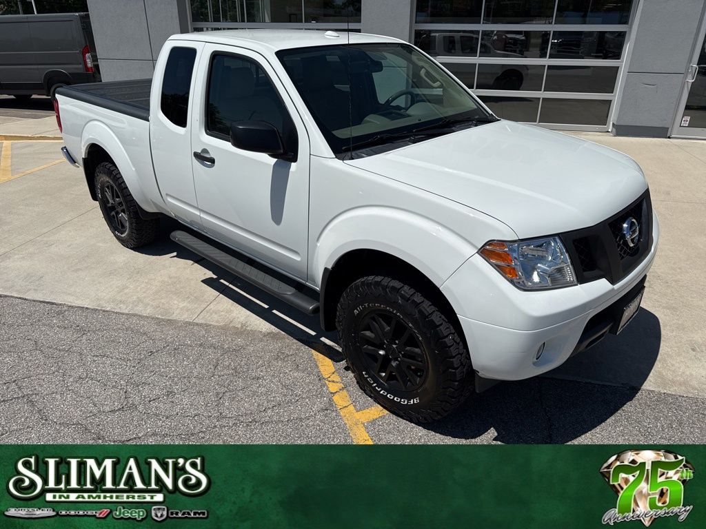 Glacier White 2015 Nissan Frontier SV V6 King Cab 4WD Pickup Truck 5-Speed Automatic Overdrive