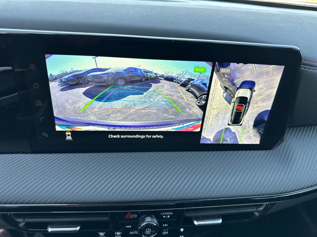 2025 Nissan Kicks SR photo