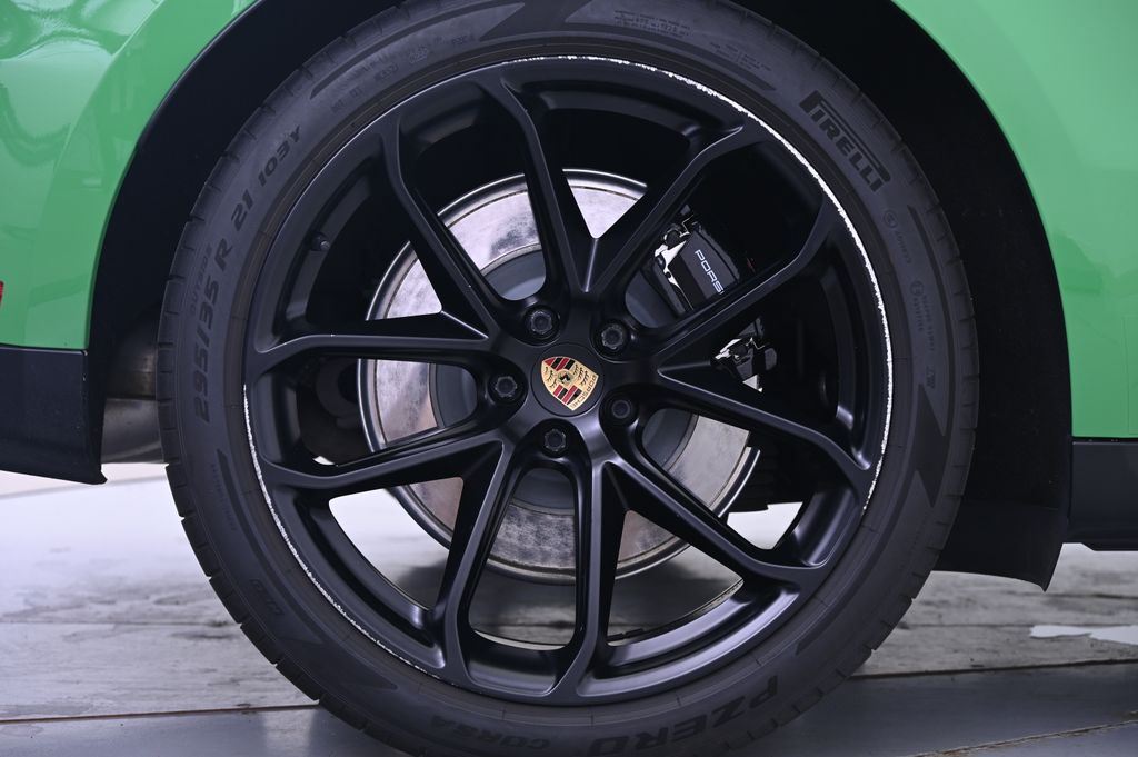 Thumbnail: 2022 Porsche Macan - 13