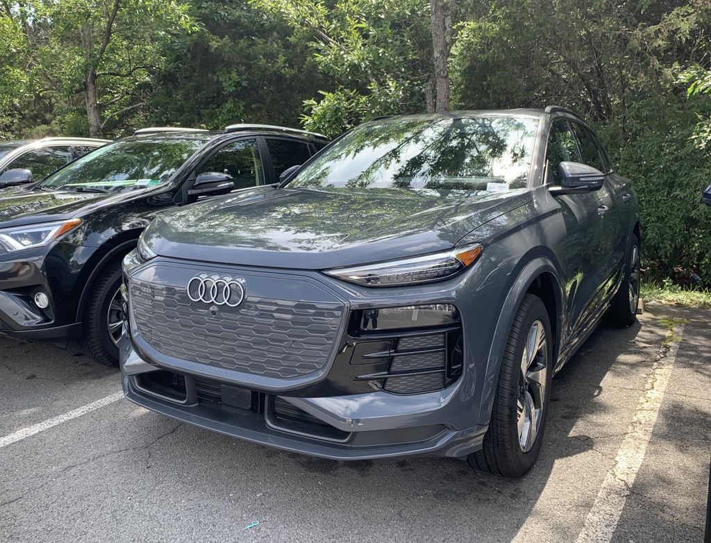 Thumbnail: 2025 Audi Q6 e-tron - 3
