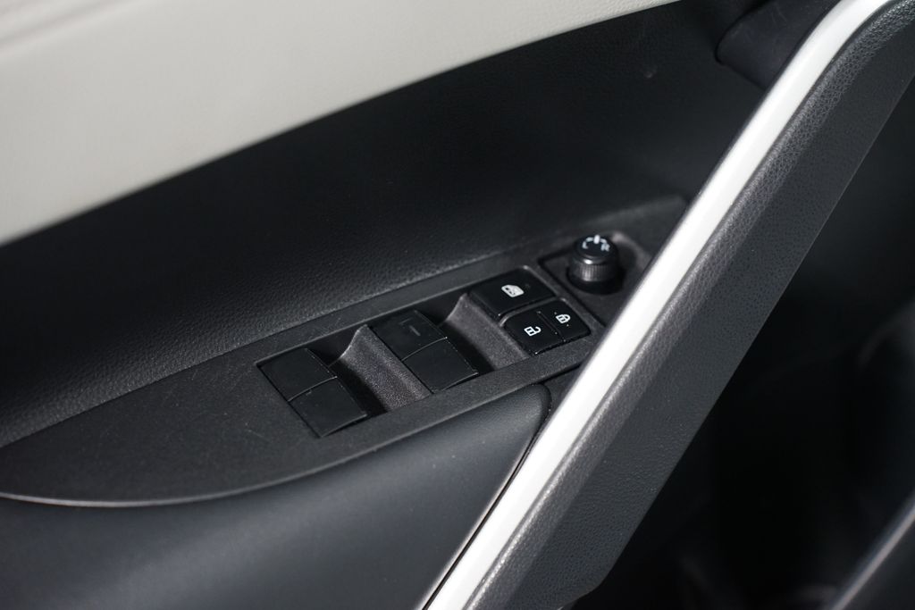 Thumbnail: 2025 Toyota Corolla Cross - 28