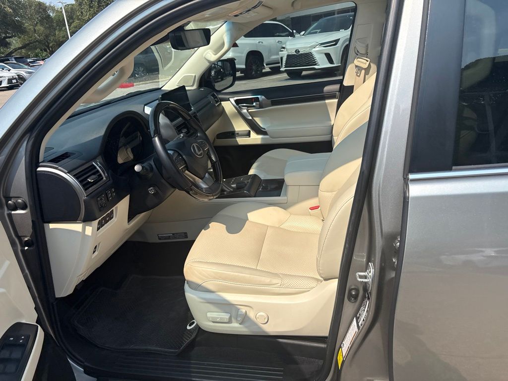 Thumbnail: 2023 Lexus GX - 17