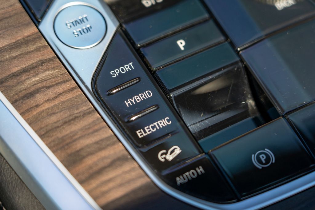2024 BMW X5 xDrive50e photo