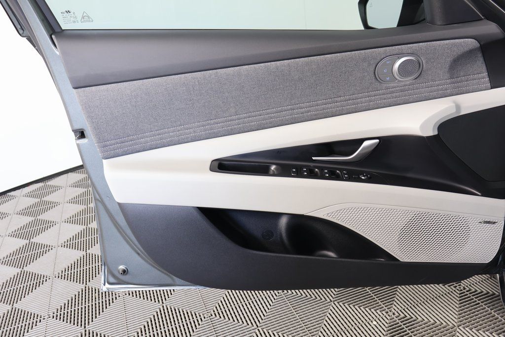 Thumbnail: 2024 Hyundai Elantra - 12