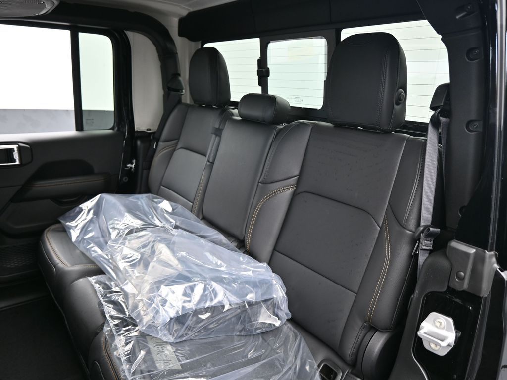 Used 2025 Black Clearcoat Jeep High Tide image 33