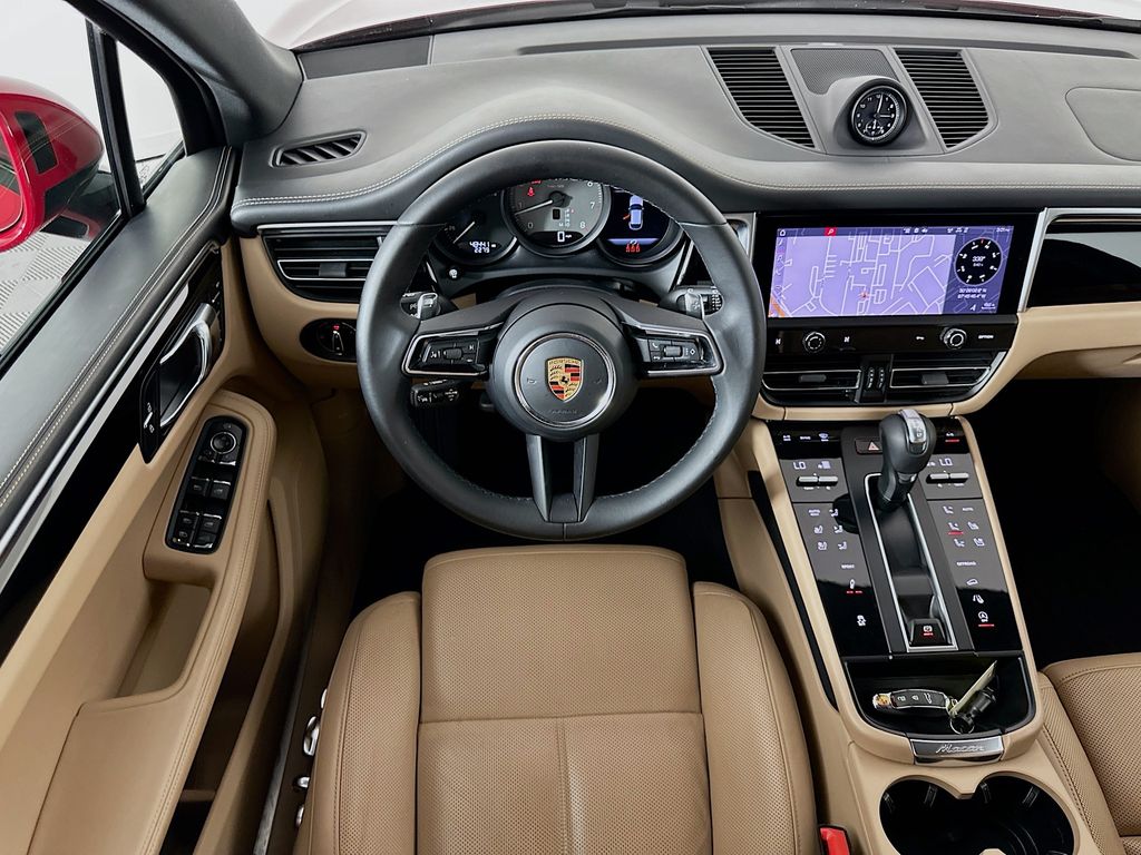 Thumbnail: 2023 Porsche Macan - 23