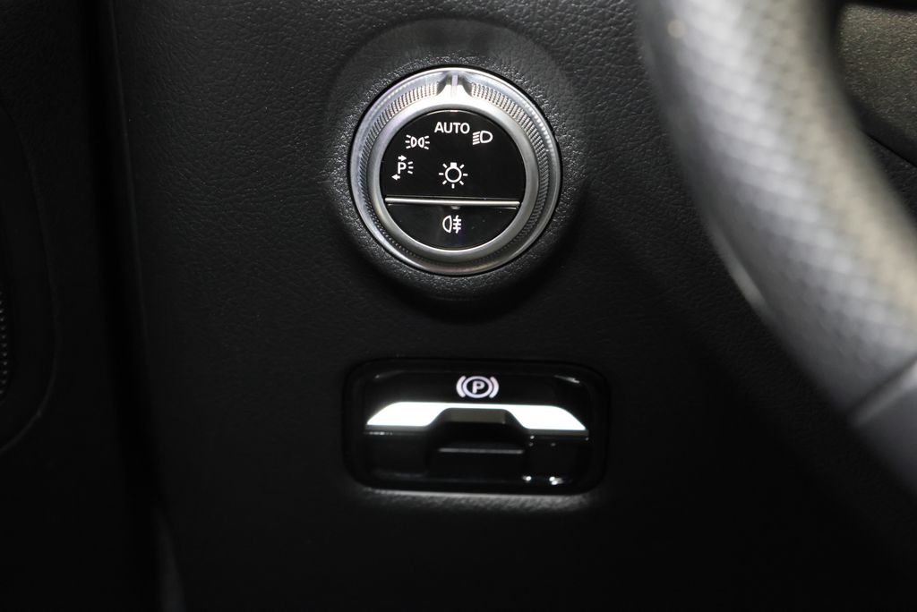 Thumbnail: 2025 Mercedes-Benz C-Class - 19