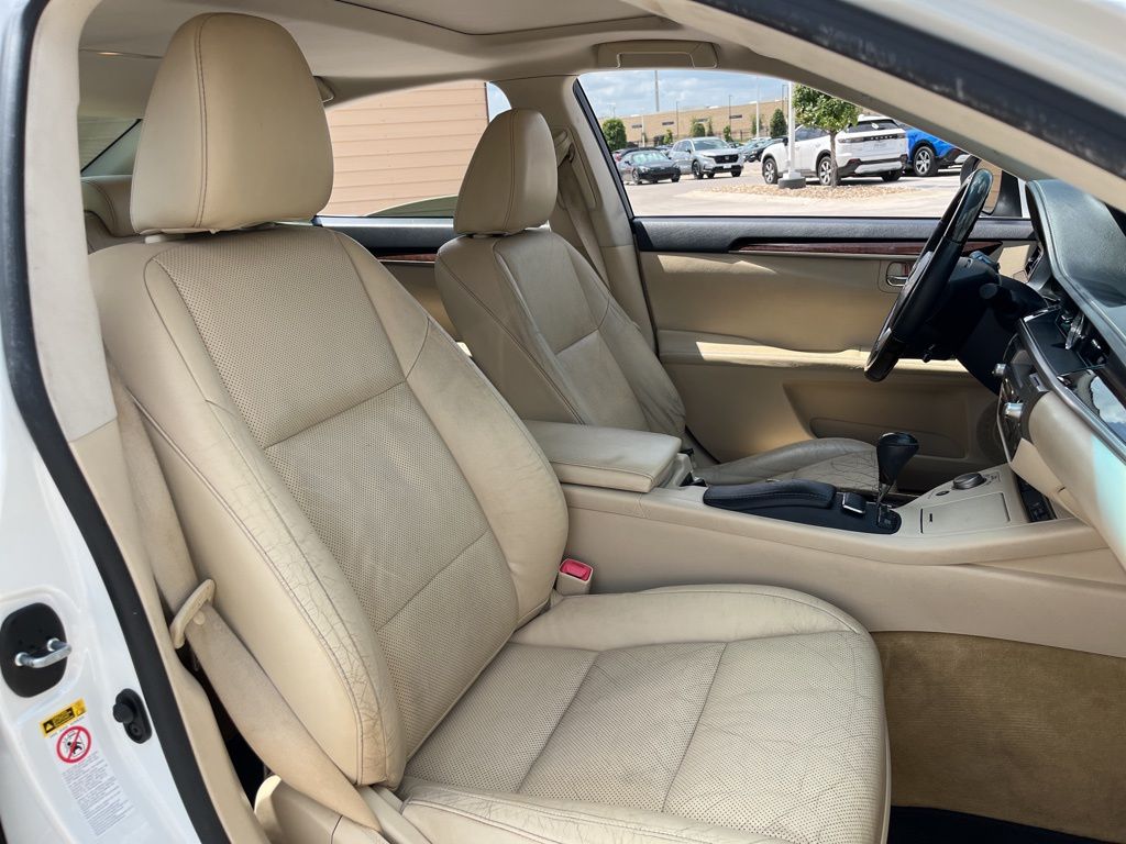 Thumbnail: 2013 Lexus ES - 28