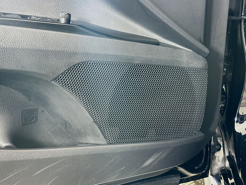 Thumbnail: 2025 Toyota Camry - 18