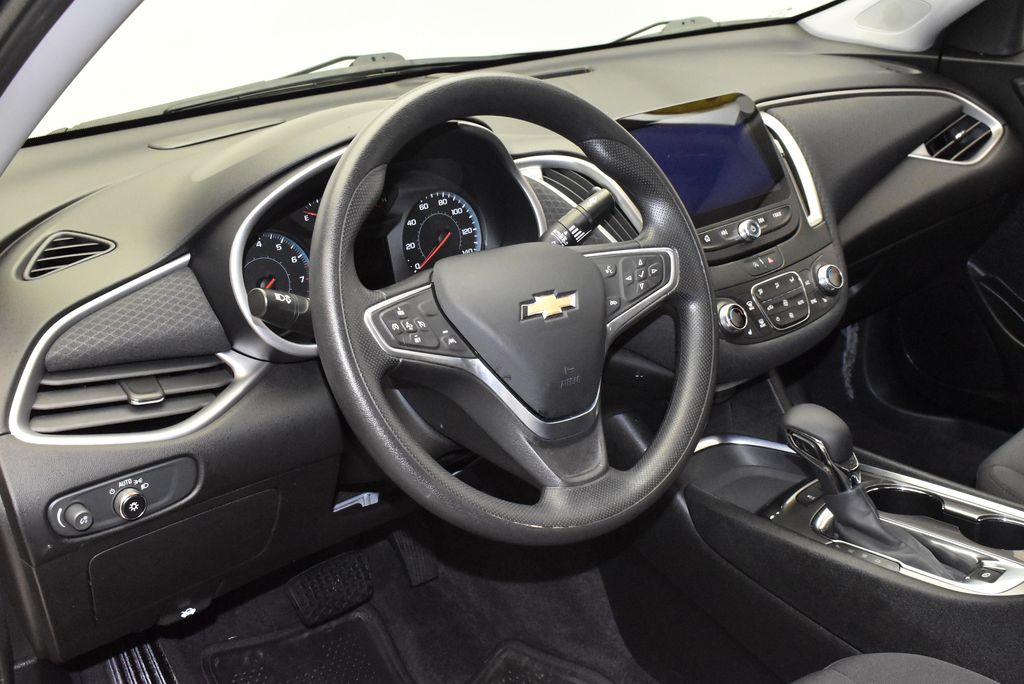 Thumbnail: 2022 Chevrolet Malibu - 16
