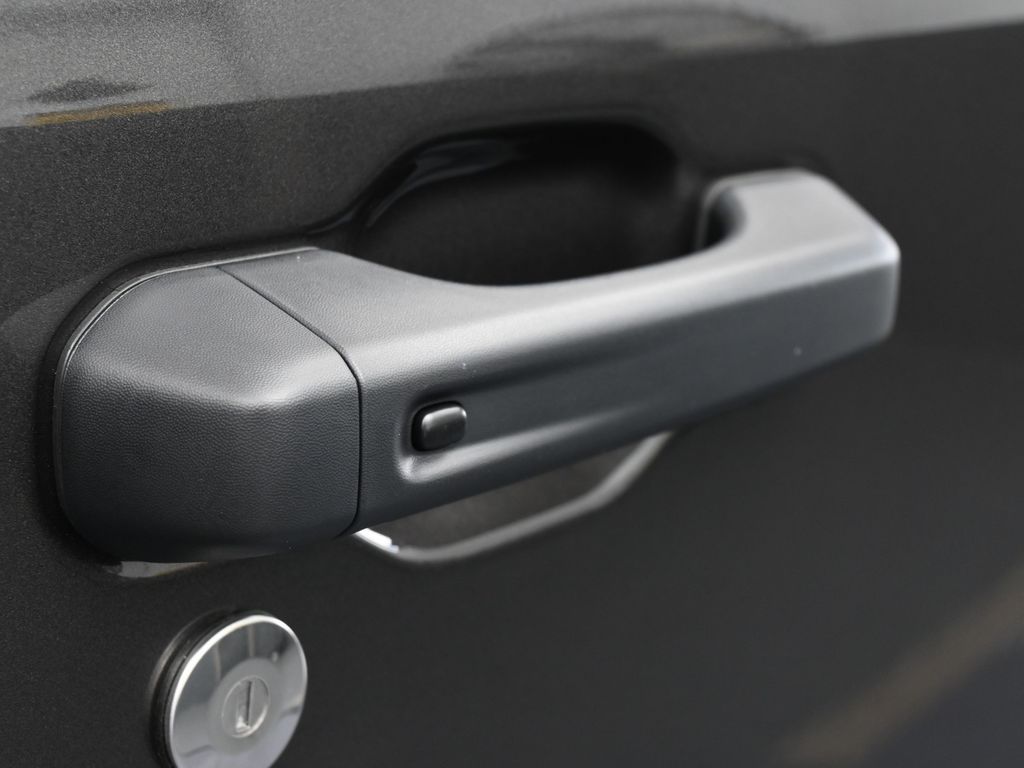 New 2026 Granite Crystal Metallic Clearcoat Jeep Sahara image 36