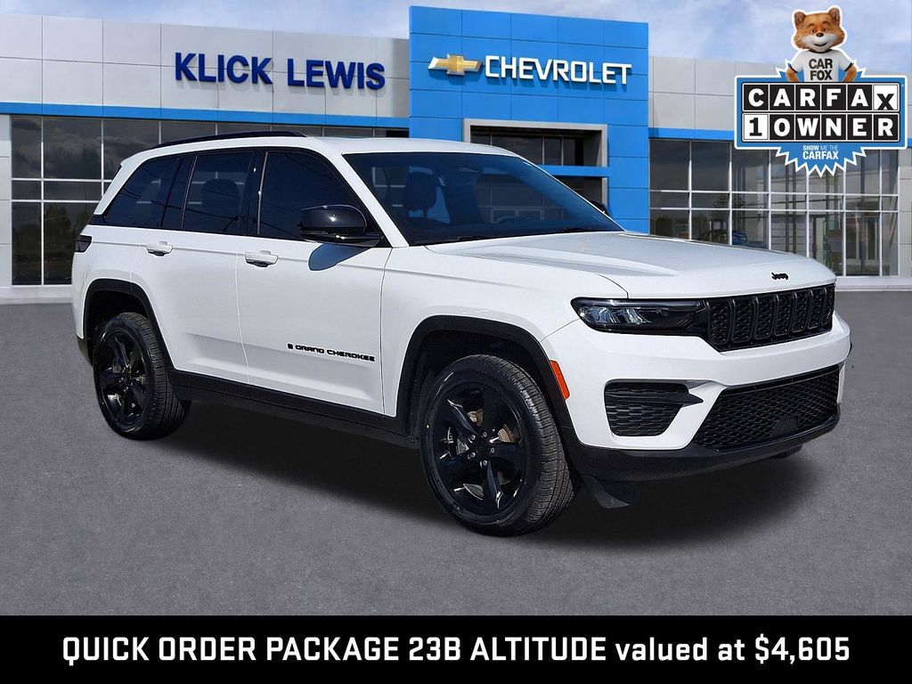2023 Jeep Grand Cherokee Altitude X White/off-white at Carlisle Cadillac Buick GMC