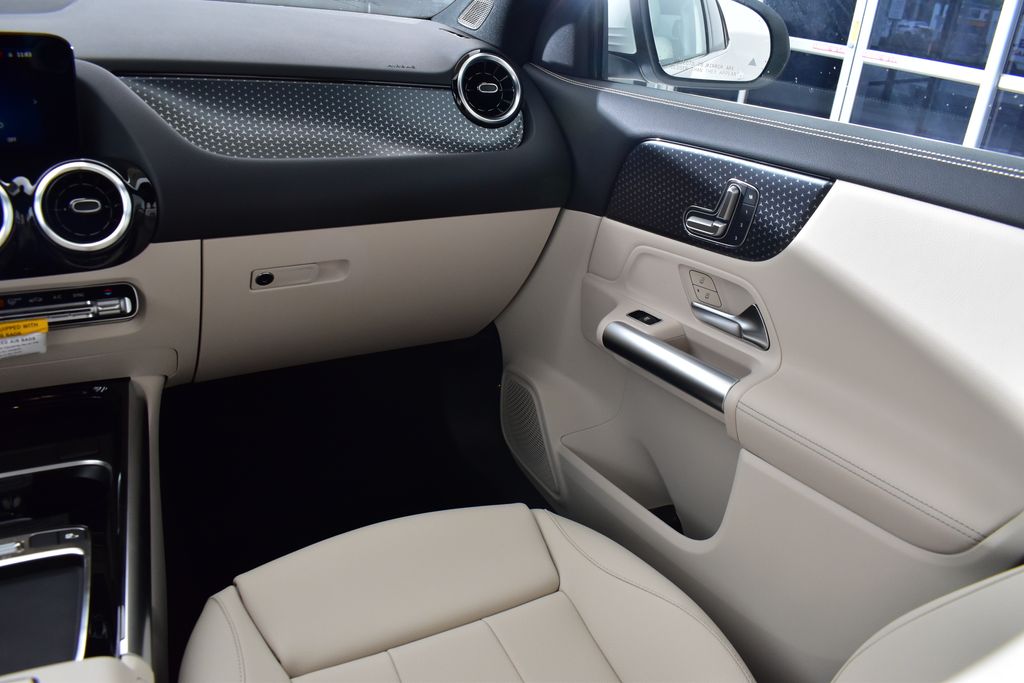 Thumbnail: 2025 Mercedes-Benz GLA - 25