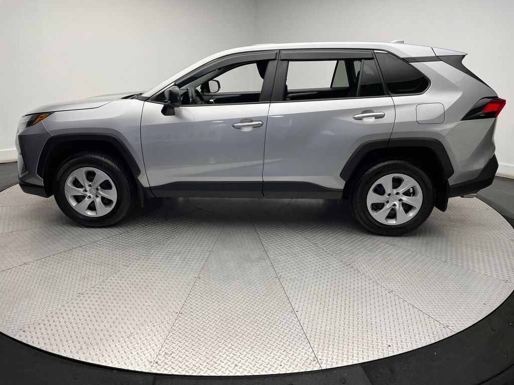 2023 Toyota RAV4 LE 8