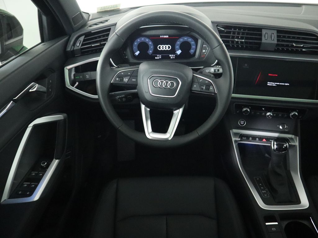 Thumbnail: 2025 Audi Q3 - 11