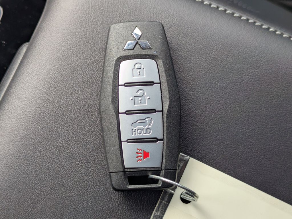 2025 Mitsubishi Outlander SEL - Photo 32