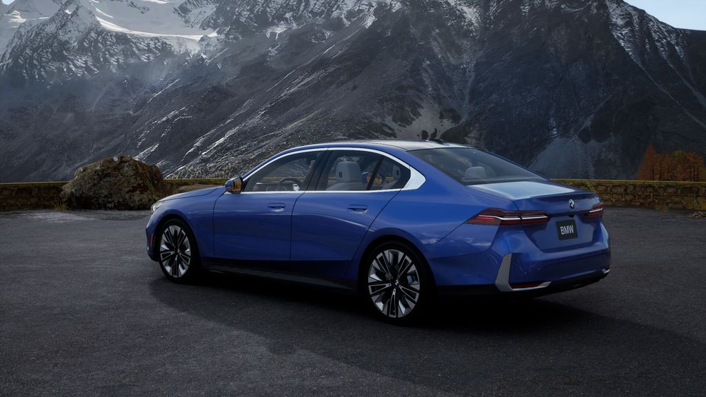 Thumbnail: 2025 BMW 5 Series - 32