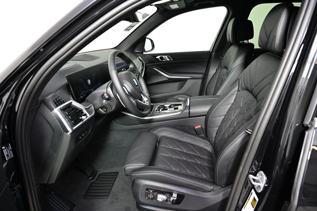 Thumbnail: 2025 BMW X5 - 14