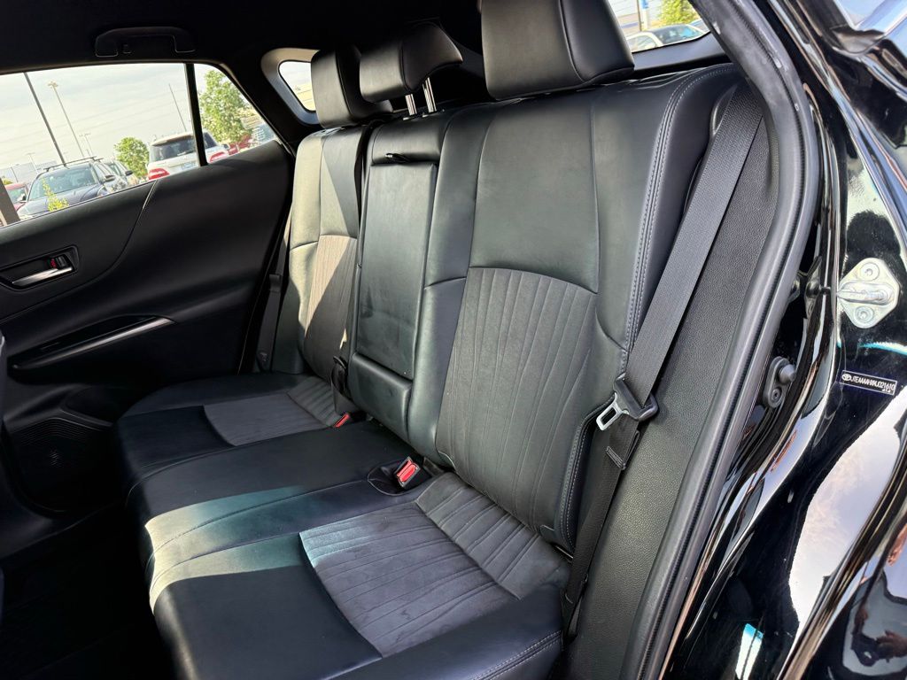 Thumbnail: 2021 Toyota Venza - 10