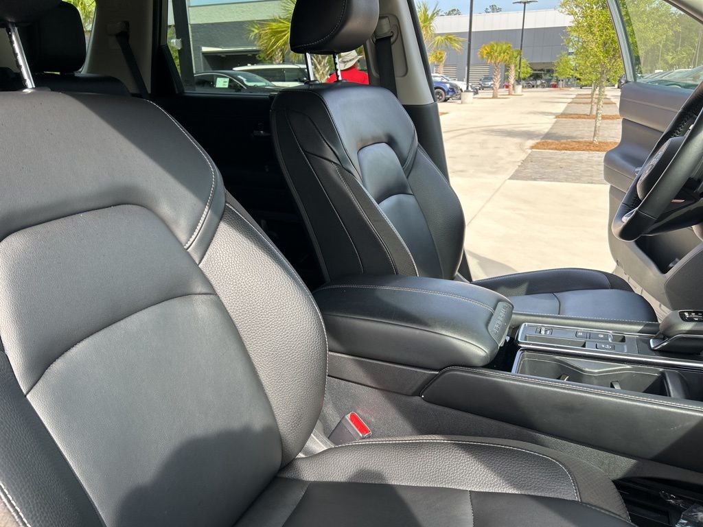 2023 Gun Metallic Nissan Pathfinder SL FWD SUV