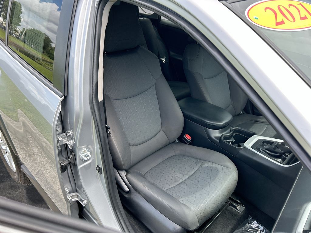 Thumbnail: 2021 Toyota RAV4 - 31