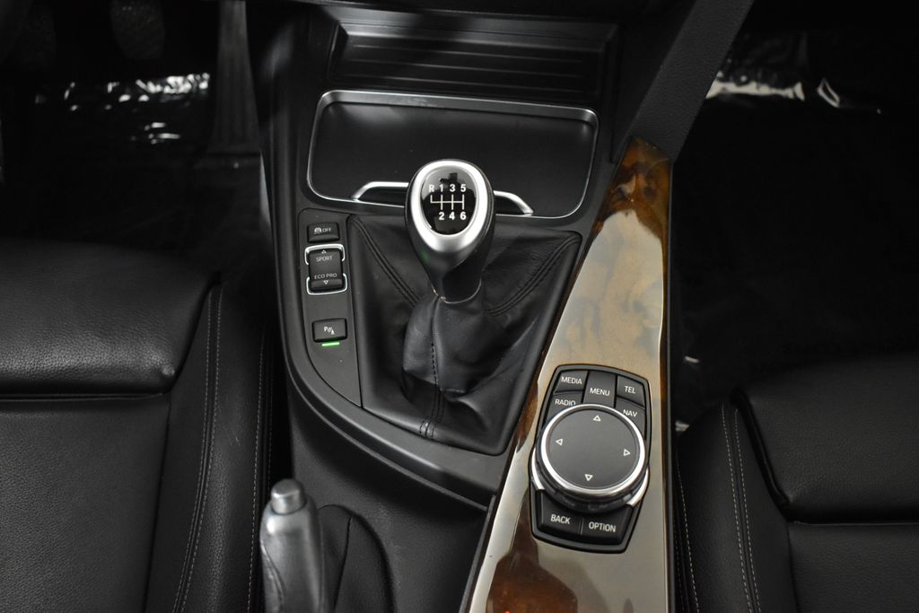 Thumbnail: 2016 BMW 3 Series - 24