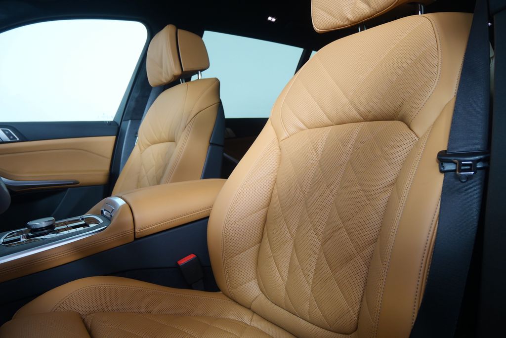 Thumbnail: 2026 BMW X7 - 11