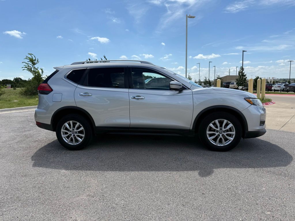 Thumbnail: 2017 Nissan Rogue - 4