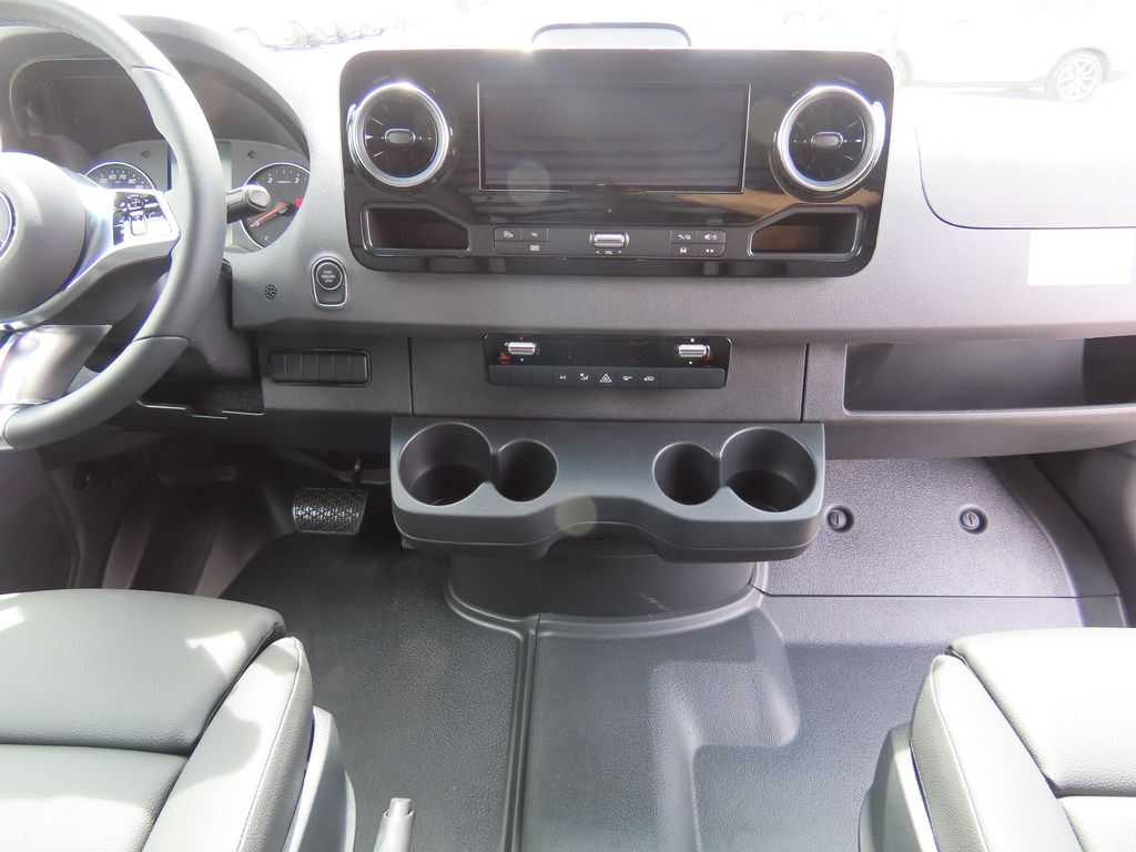 Thumbnail: 2025 Mercedes-Benz Sprinter - 14