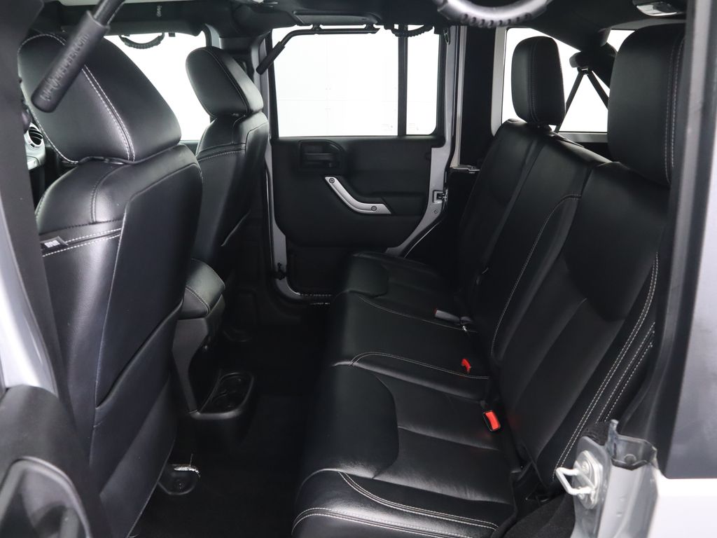 Thumbnail: 2015 Jeep Wrangler - 22