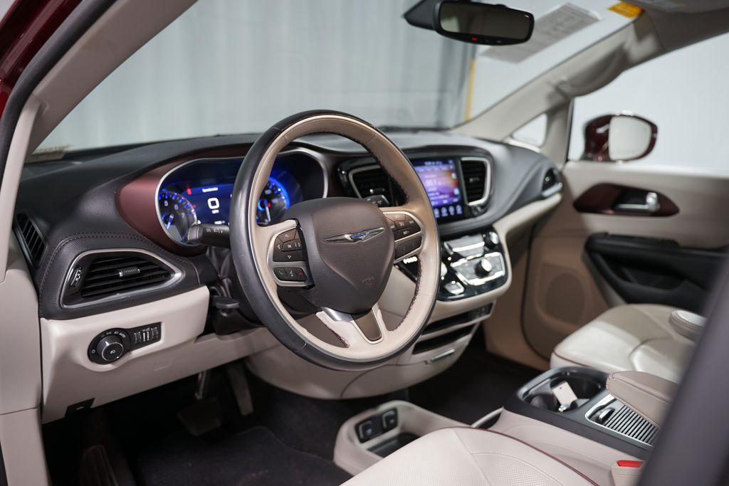 2017 Chrysler Pacifica Limited 7