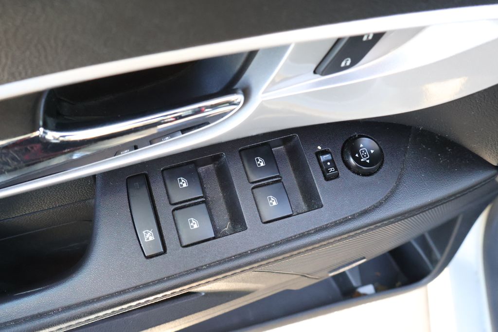 Thumbnail: 2016 Chevrolet Equinox - 17