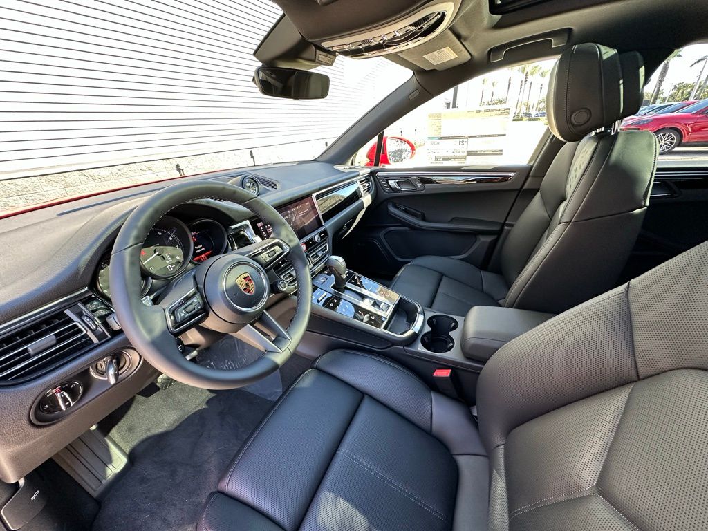 Thumbnail: 2026 Porsche Macan - 4