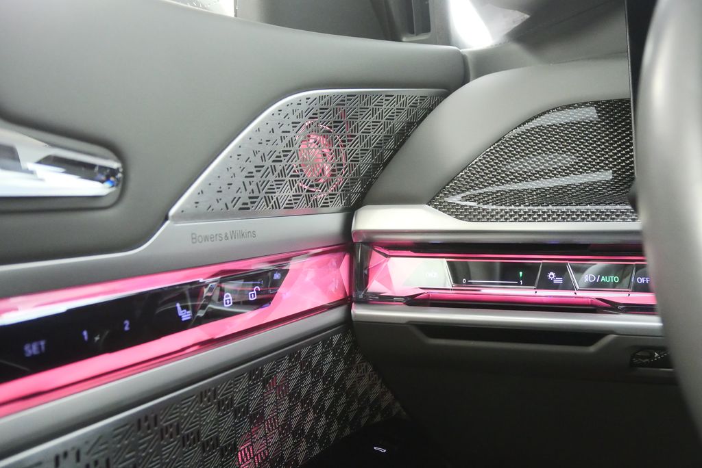 Thumbnail: 2023 BMW 7 Series - 26