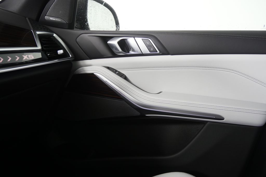 Thumbnail: 2026 BMW X5 - 24