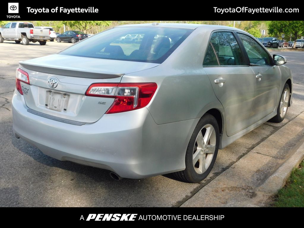 2014 Toyota Camry SE 9