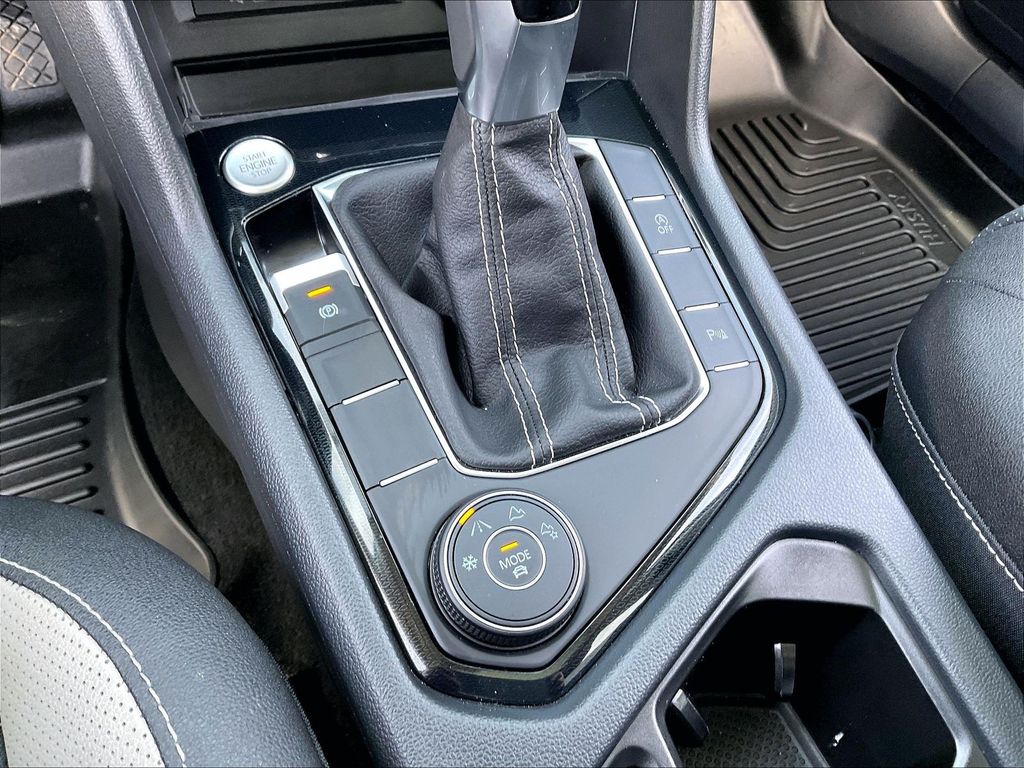 2025 Volkswagen Taos — photo 33