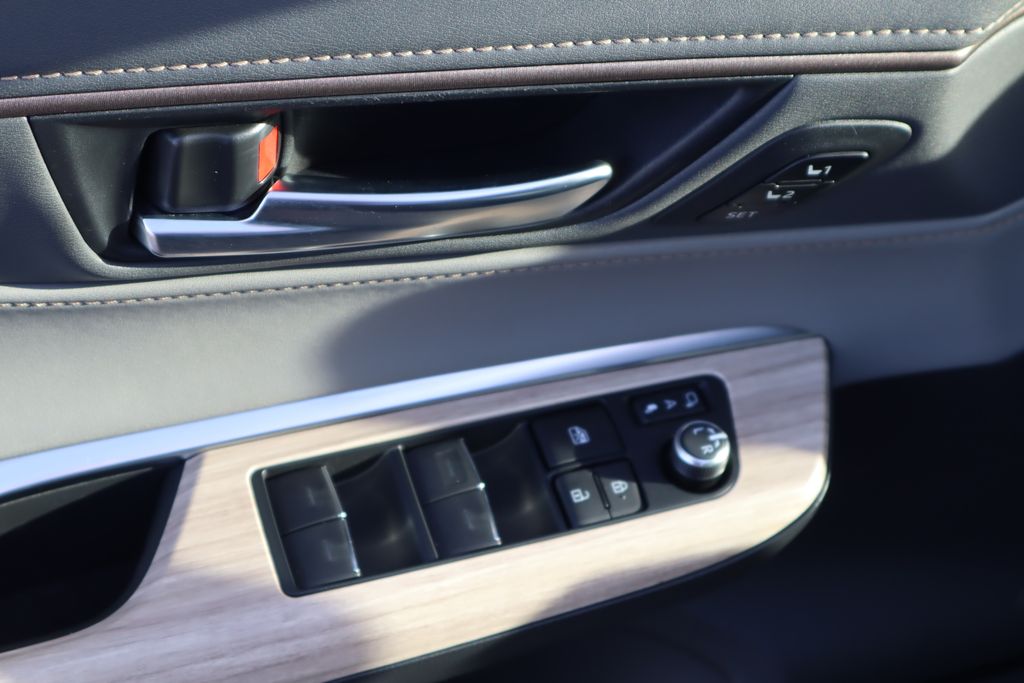 Thumbnail: 2024 Toyota Venza - 22