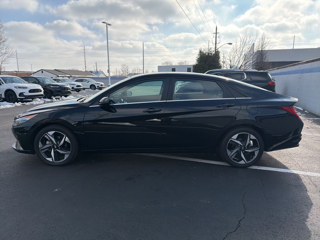 Thumbnail: 2023 Hyundai Elantra - 2