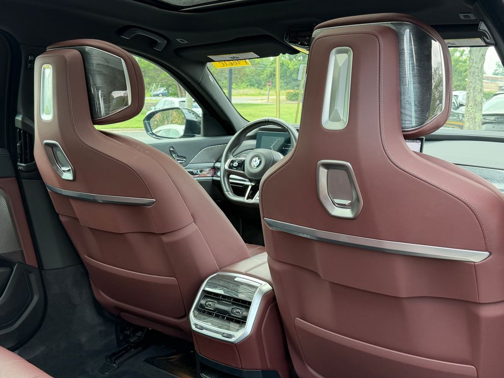 Thumbnail: 2023 BMW 7 Series - 13