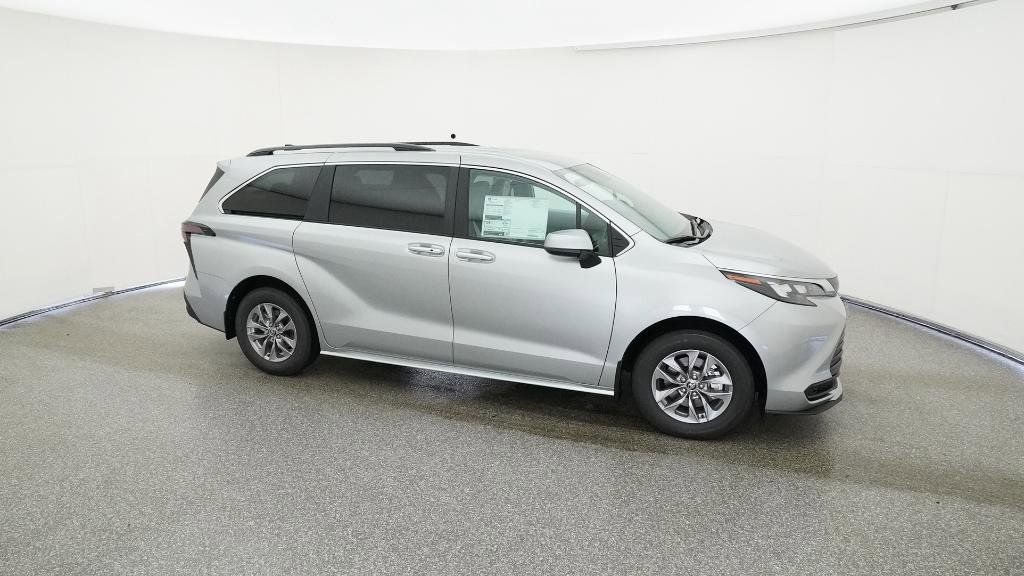 Thumbnail: 2025 Toyota Sienna - 22