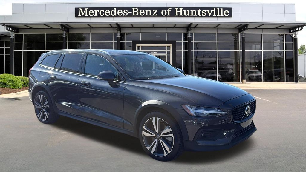 2025 Volvo V60 Cross Country B5 Plus AWD