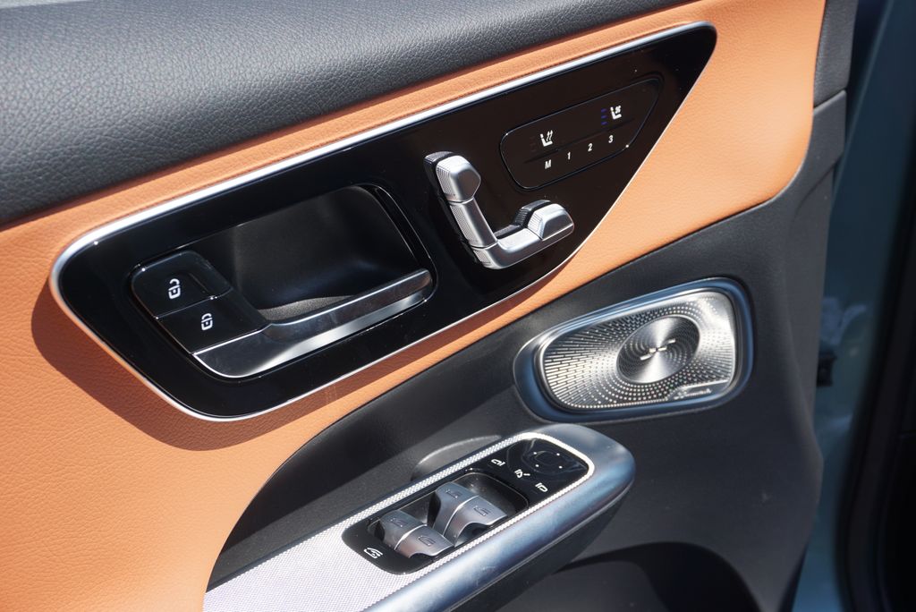 Thumbnail: 2026 Mercedes-Benz GLC - 9