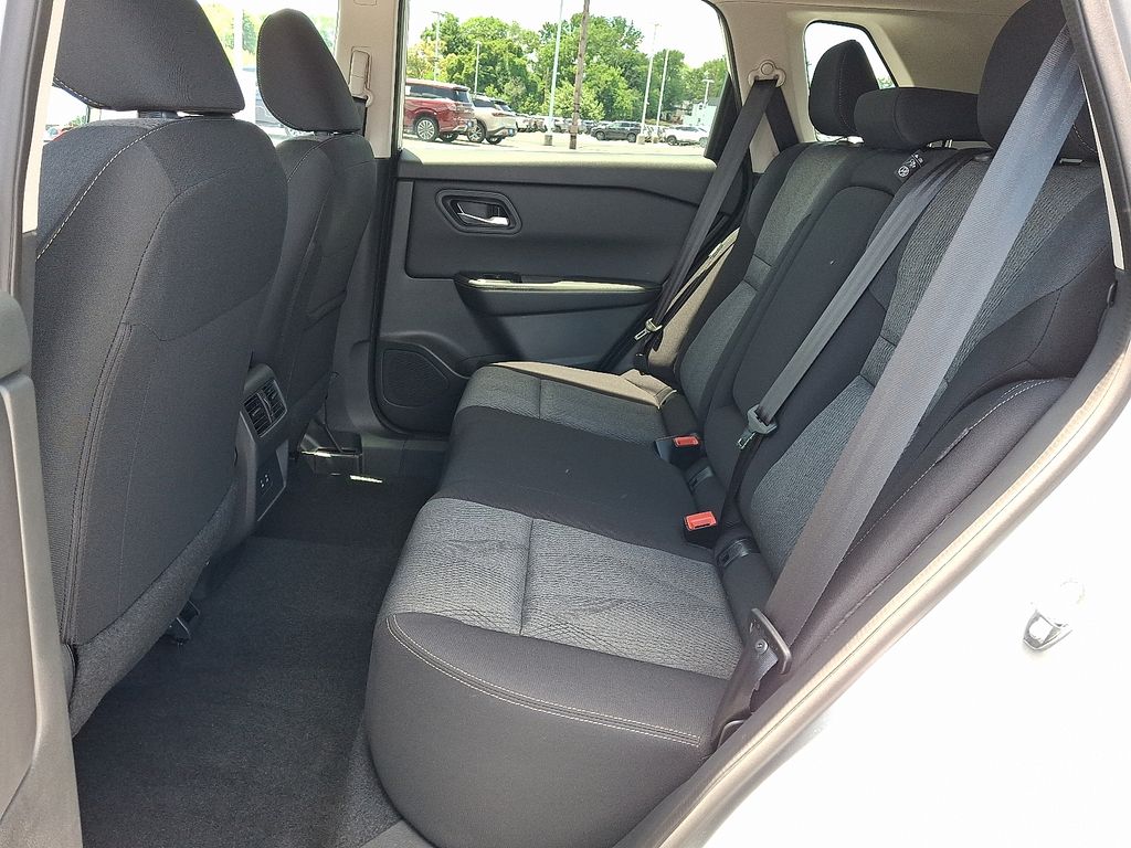 2025 Nissan Rogue — photo 11