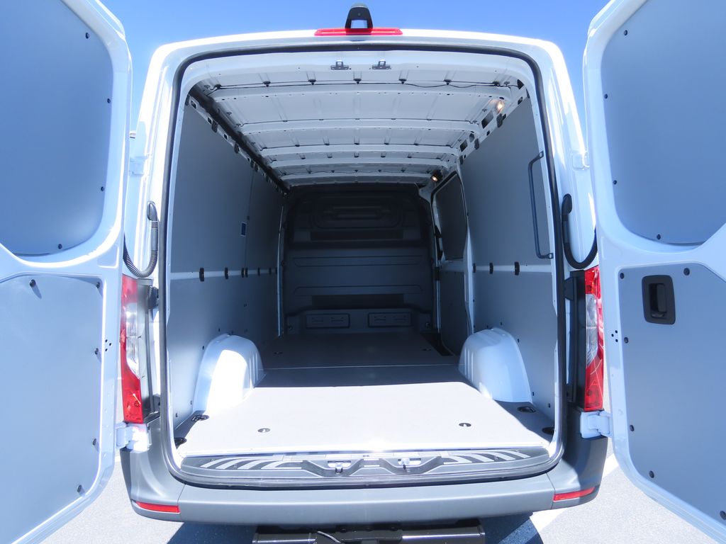 Thumbnail: 2025 Mercedes-Benz Sprinter - 26