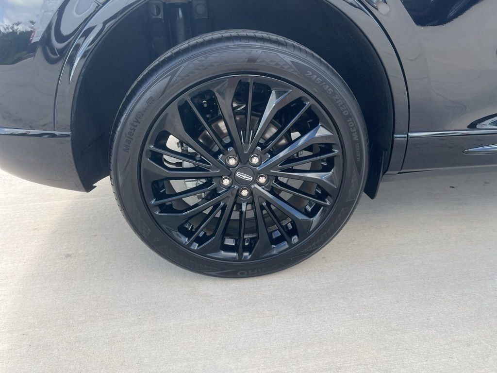 2024 Infinite Black Metallic Clearcoat Lincoln Corsair Reserve FWD SUV
