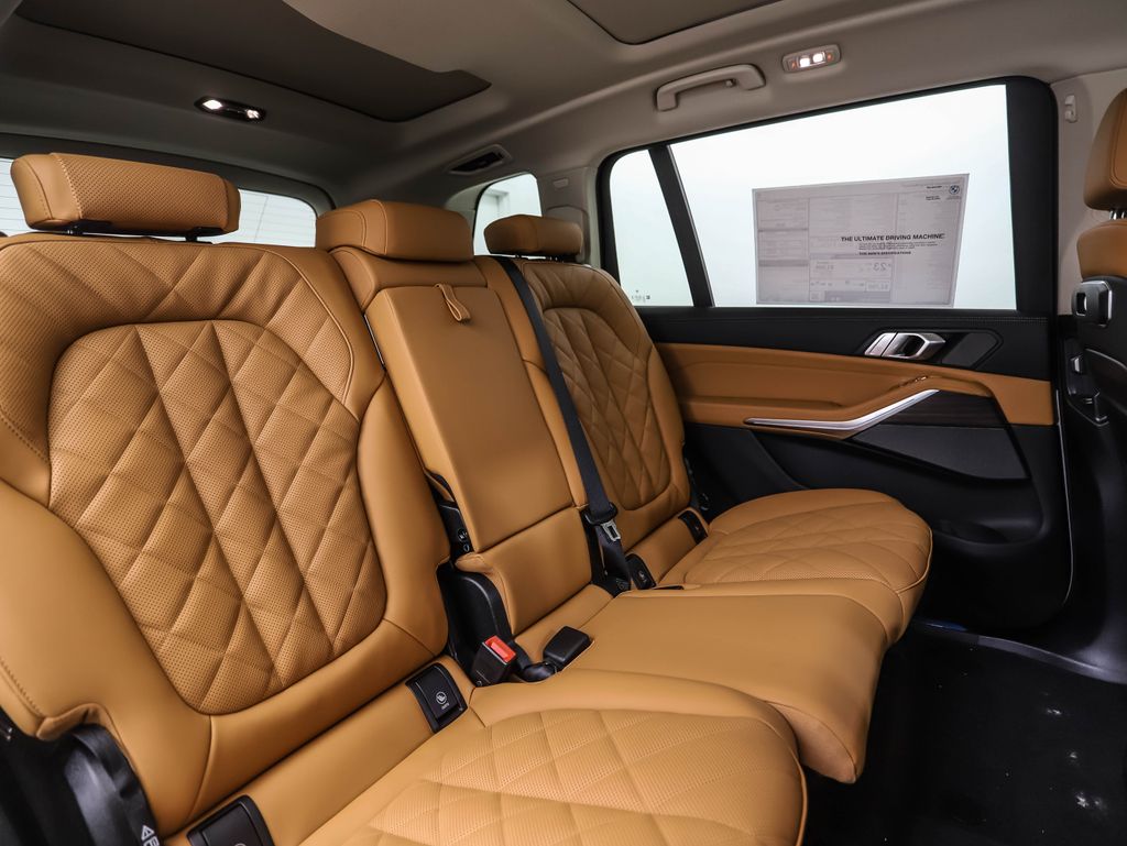 Thumbnail: 2026 BMW X7 - 32