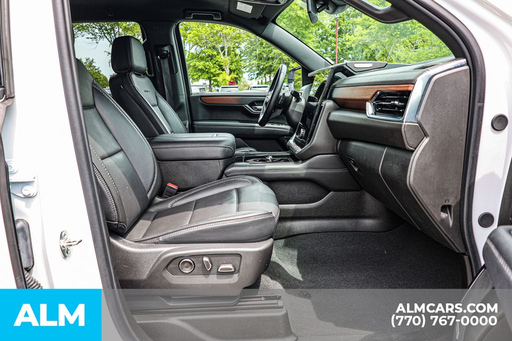 Used 2025 White GMC Denali image 22
